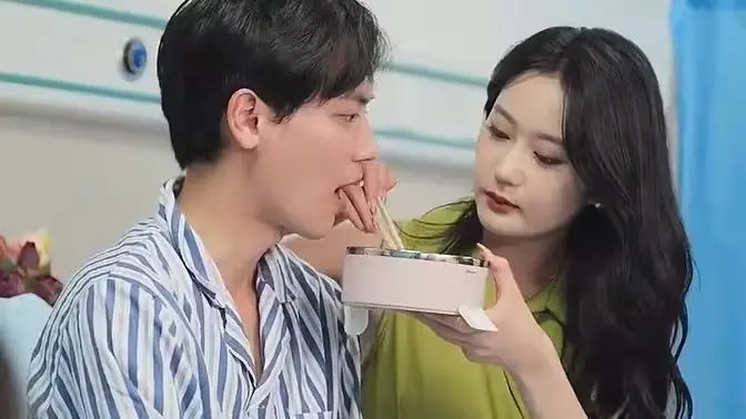 《重生后我嫁给了前任他哥》：虐恋重生，看女主如何逆袭改写命运！